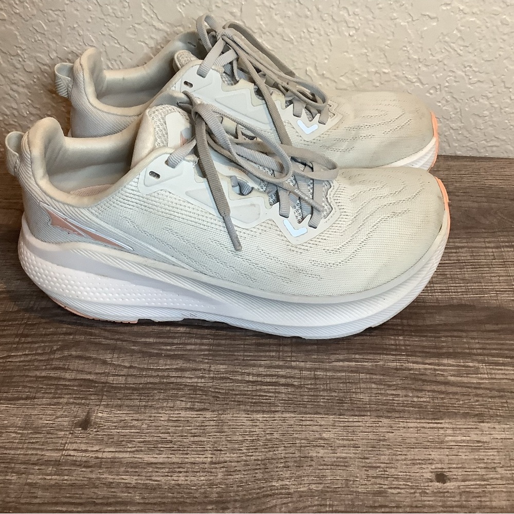 Altra Women's Sneakers in Cream and Gray